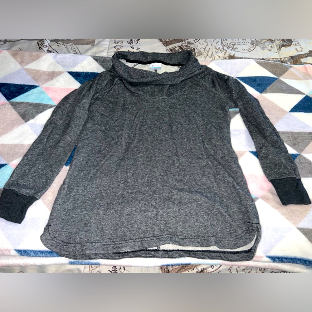 Columbia sweater‎